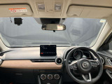 フロントピラーの位置を従来よりも後方にレイアウト。運転席からの視界の広がりを向上。車両の周囲の状況を、いち早く知ることで、安全に運行できます。