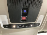天井には緊急通報ボタンが装備されています。