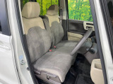 運転席シート廻りは使用感も少なく、良好な状態となっています。前オーナー様が丁寧に使っていたことがよくわかりますね。