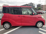 サイドから見ても素敵なデザインの軽自動車です!天井も高く室内空間も広く快適です☆