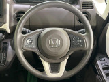 インテリアに合わせたデザインのステアリングは、運転される方のことも考え、運転しやすい形状、大きさです。是非一度、実際に触ってお確かめください。