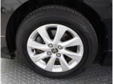 かっこいいホイールですね。 車のイメージを大きく左右するホイール部分はコダワリを持ちたいですね。