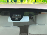 【スズキ セーフティサポート】走行中に前方の車両等を認識し、衝突しそうな時は警報とブレーキで衝突回避と被害軽減をアシスト。より安全にドライブをお楽しみいただけます。