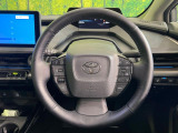インテリアに合わせたデザインのステアリングは、運転される方のことも考え、運転しやすい形状、大きさです。是非一度、実際に触ってお確かめください。