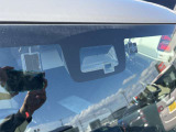【スズキ】デュアルセンサーブレーキは、前方の車両や歩行者を2種類のセンサーで検知し、衝突の危険がある場合にブレーキを作動。事故リスクを軽減し、安全な運転をサポートします。