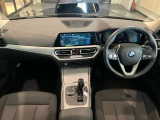 BMWの操作パネルは使いやすさを追求し日常生活で必要なボタン&スイッチを使えるようにした構造となっております。購入時から沢山触って体感してください。