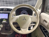 インテリアに合わせたデザインのステアリングは、運転される方のことも考え、運転しやすい形状、大きさです。是非一度、実際に触ってお確かめください。