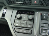 かんたん操作のフルオートエアコンと運転席助手席に3段階のシートヒータ付きです。運転席側でリア席のエアコンも操作でき、一年中快適に過ごすことが出来ます!!