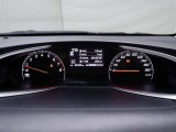 とっても見やすいメーターです。夜間時はラグジュアリーな気分にさせてくれる照明が魅力ですので、夜のドライブも楽しみになりますよ♪