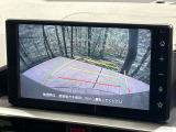 【バックカメラ】駐車時に後方がリアルタイム映像で確認できます。大型商業施設や立体駐車場での駐車時や、夜間のバック時に大活躍!運転スキルに関わらず、今や必須となった装備のひとつです!