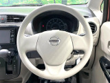 インテリアに合わせたデザインのステアリングは、運転される方のことも考え、運転しやすい形状、大きさです。是非一度、実際に触ってお確かめください。
