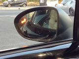 オレンジの点滅で後ろからきている車など、教えてくれます♪