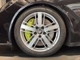 オプション設定の20インチPanamera Styleホイール