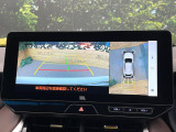 【パノラミックビューモニター】専用のカメラにより、上から見下ろしたような視点で360度クルマの周囲を確認することができます☆死角部分も確認しやすく、狭い場所での切り返しや駐車もスムーズに行えます。