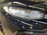 【LEDヘッドライト】悪天候や夜間走行時も良好な視界を確保し安心して運転できる高輝度LEDヘッドライトを装備!点灯速度が早く、消費電力も抑えられています。