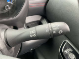 トンネル進入時や暗くなれば自動点灯するオートライトです。