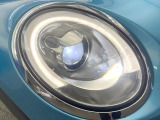 ●LEDヘッドライト:夜間走行時も良好な視界を確保し安心して運転できる高輝度LEDヘッドライトを装備!点灯速度が早く、消費電力も抑えられています。