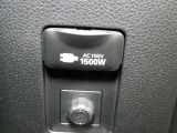 【アクセサリーコンセント(AC100V・1500W)】・・・AC100Vで最大消費電力1500W以下の電気製品を使用できます。災害時に電力が必要なとき給電ができます。