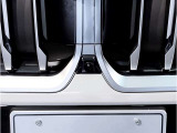 BMW代表的な特徴のキドニーグリル。BMWのすべてのモデルに採用され、BMWらしさを強調しております。