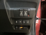 両側電動スライドドア。荷物で手が塞がる時など簡単にドアの開閉が出来ます。何より力いらずで開閉OK。女性やお年寄りにも優しい。電動機能はOFFにもできますから元気なお子様の駆け出しも安心。