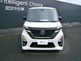 LEDヘッドライトは、本当に明るくて安全です。暗い夜道からお客様を守ってくれます。運転しやすいですし、黄色いハロゲンライトと見比べてください。