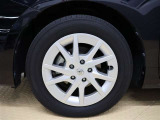 205/60R16タイヤ&純正アルミホイール(ホイールキャップ付)です。