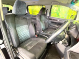 運転席シート廻りは使用感も少なく、良好な状態となっています。前オーナー様が丁寧に使っていたことがよくわかりますね。