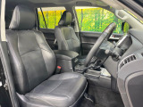 運転席シート廻りは使用感も少なく、良好な状態となっています。前オーナー様が丁寧に使っていたことがよくわかりますね。