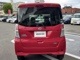プライバシ-ガラスが装備されています。外を見るときは気にならずに、後方車両から車内が見えにくい設計です。