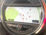 ●純正ナビ:一体感のあるナビは、高級感ある車内を演出してくれます。オーディオ機能も充実しておりますので、運転もより楽しめます♪