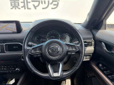 さまざまな体験に応じて的確な運転姿勢を取りやすいよう、ハンドルの前後位置と高さを調整できるチルト&テレスコピックステアリングとシート高を40mm上下できるシートリフターを採用しています。