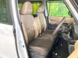 運転席シート廻りは使用感も少なく、良好な状態となっています。前オーナー様が丁寧に使っていたことがよくわかりますね。