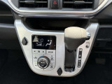 嬉しいオートエアコン装備です!1年中快適な室内に!車内温度を設定すると、風量を自動で調節してくれます♪