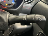 車外の明るさに応じでライトを点灯、消灯してくれるオートライト機能です☆お天気の良い昼間のトンネル走行などオートにしてると便利で安心です☆エンジン停止時にライトの消し忘れも無くなります☆