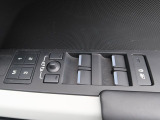 ◆メモリー機能付フルパワーシート『ドライバー三名までのシートポジションを記憶するメモリー機能付きのフルパワーシートを装備します。ご家族でのご使用をお考えの方にもぜひおすすめさせていただきます。』