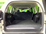 普段のお買い物や通勤、送迎等に十分な荷室スペースを確保しております。サードシートを倒すと、大きな荷物の積載も可能です♪