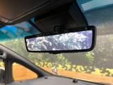 【デジタルインナーミラー】後席の大きな荷物や同乗者で後方が確認しづらい時でも安心!カメラが撮影した車両後方の映像をルームミラー内に表示。クリアな視界で状況の確認が可能です!