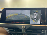 【パノラミックビューモニター】クルマを真上から見下ろした視点で駐車をサポートします!クルマの斜め後ろや真横など、いち早く障害物に気が付くことができます。
