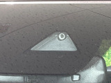【スマートブレーキサポート】走行中に前方の車両等を認識し、衝突しそうな時は警報とブレーキで衝突回避と被害軽減をアシスト。より安全にドライブをお楽しみいただけます。