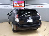 ハッチバックなので、バックドアは上に開きます♪大きな荷物の出し入れがしやすくなります。便利ですよ♪