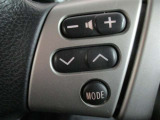 ステアリングスイッチ付き。前方から目を離すことなく操作することが可能です。