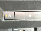 【ステアリングヒーター】冬場に冷たくなりやすい革巻きステアリングを、スイッチ一つで素早く適温に!エアコンよりも早く温まってくれるので、寒い日の運転も快適になりますね♪