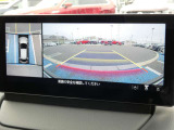 360&deg;ビューモニターは、車両周囲の状況をモニターで確認できる安全装備です。駐車時や狭い場所での運転時に役立ち、運転に不慣れな方でも安心して操作できるようにサポートしてくれます。