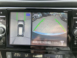 アラウンドビューモニター 駐車場での車庫入れや狭い道路での走行にカメラで確認が出来るので安心です。