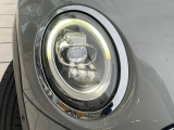 ●LEDヘッドライト:夜間走行時も良好な視界を確保し安心して運転できる高輝度LEDヘッドライトを装備!点灯速度が早く、消費電力も抑えられています。