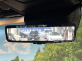 【デジタルインナーミラー】後席の大きな荷物や同乗者で後方が確認しづらい時でも安心!カメラが撮影した車両後方の映像をルームミラー内に表示。クリアな視界で状況の確認が可能です!