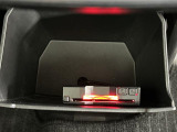 【ETC】有料道路を利用する際に料金所で停止することなく通過できる、ETC車載器(ノンストップ自動料金収受システム機器)が装備されています。セットアップを行うことで利用可能になります。