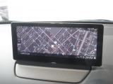 マツダコネクトの8.8インチワイドセンターディスプレイです。『Android Auto』『Apple CarPlay』や独自のコネクテッドサービスに対応したインターフェイスシステムです。