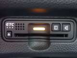 ■【ETC車載器】が装備されています。セットアップをしてお渡しとなり、ETCカードを差し込むだけで高速道路の利用が可能です。