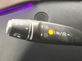 ●ディスタンスパイロットディストロニック:都市、郊外、高速道路などの走行時に、ステレオマルチパーパスカメラとレーダーセンサーにより、前走車を認識して速度に応じた車間距離を維持する次世代のクルコン!